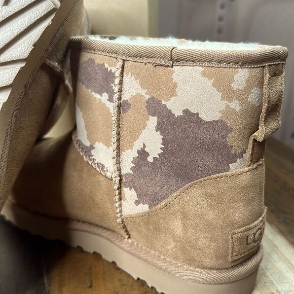 UGG CLASSIC MINI JAGGED CAMO BOOTS - Picture 6 of 9